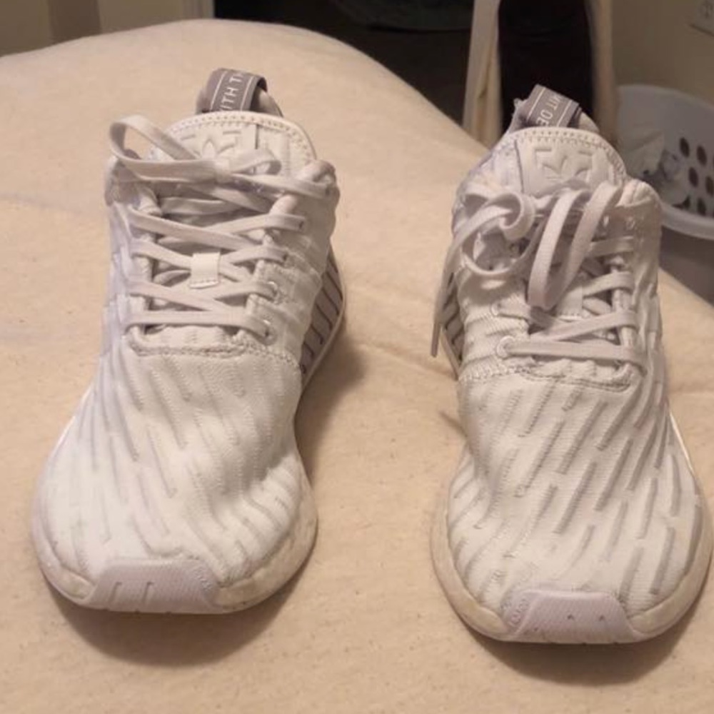 7.5 women’s ADIDAS tennis shoe